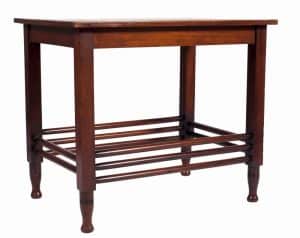 A mahogany table -687