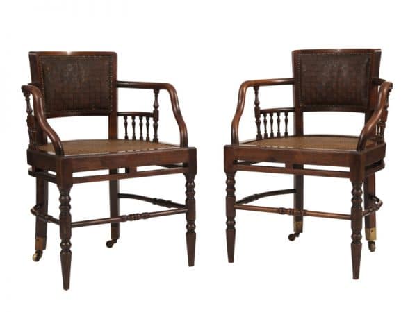  A pair of chairs -0 