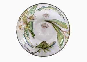 Enamelled glass bowl